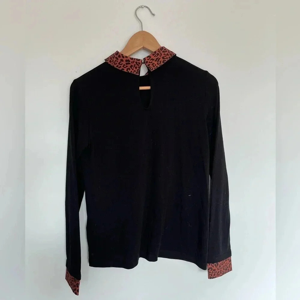 🍂 Simons Black Long Sleeve Top w/ Leopard Print Collar and Cuffs S fits M - Picture 4 of 11